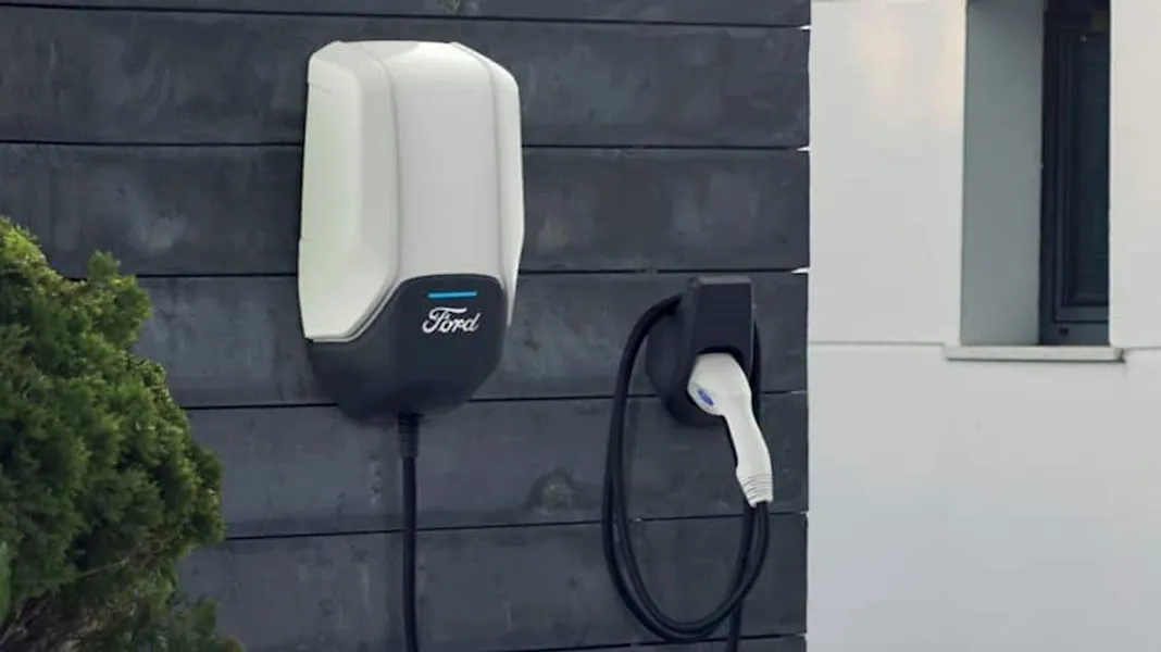FORD INTRODUCES USA's LARGEST ELECTRIC VEHICLE CHARGING NETWORK
