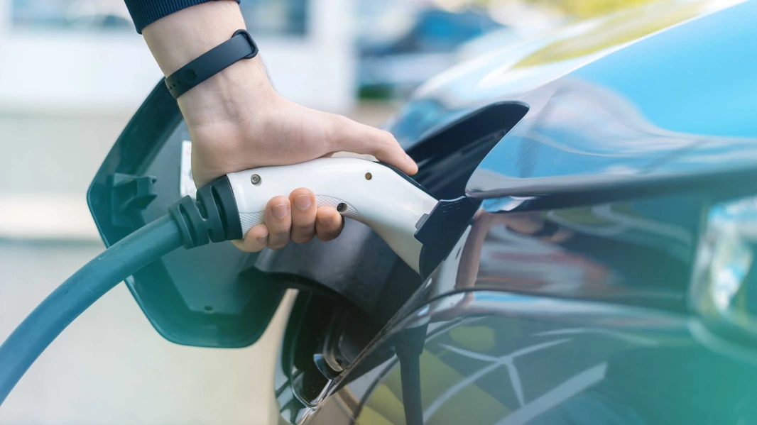 The Impact of Electric Vehicles on Car Sales: What Buyers Need to Know - Pros and Cons