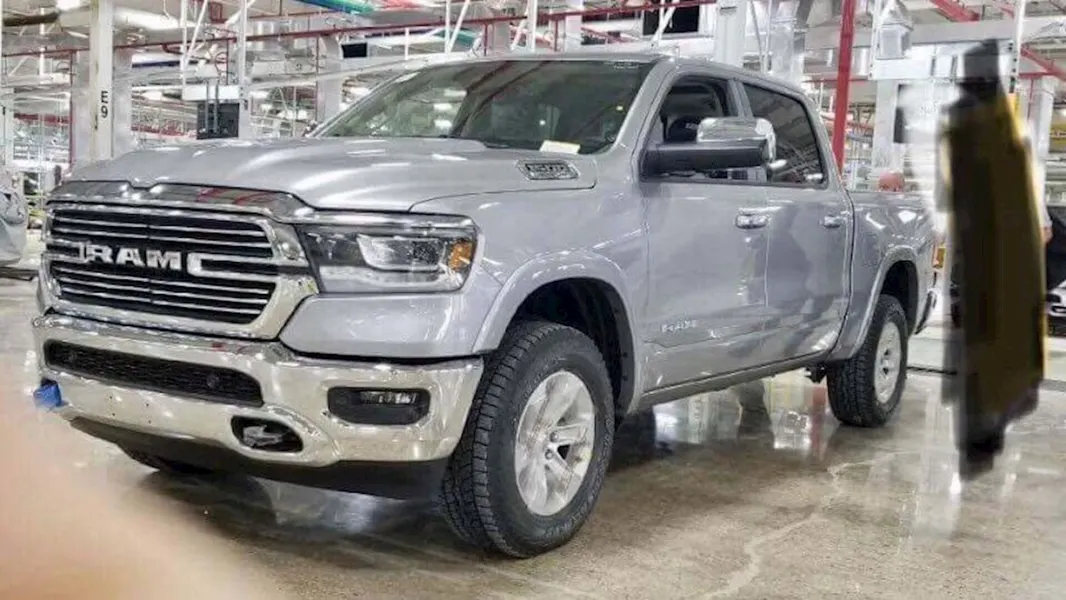 Reddit user leaks photo of unmasked 2019 Ram 1500