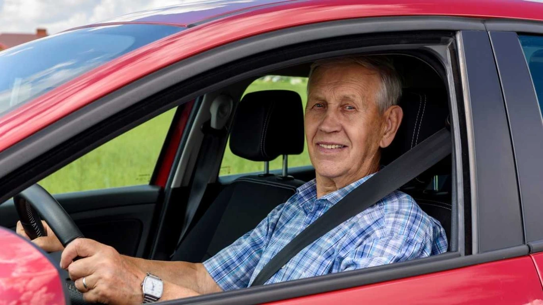 5 Ways to Help the Elderly Driver in Your Life