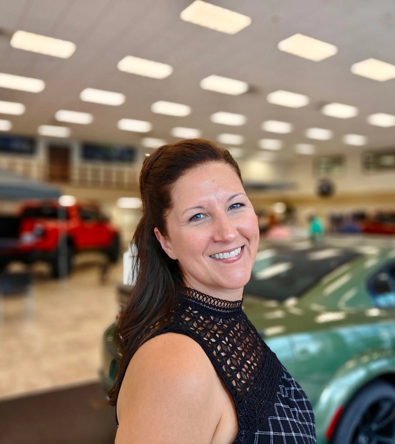 How to Choose the Right Car Salesperson: Key Traits That Ensure a Hassle-Free Purchase