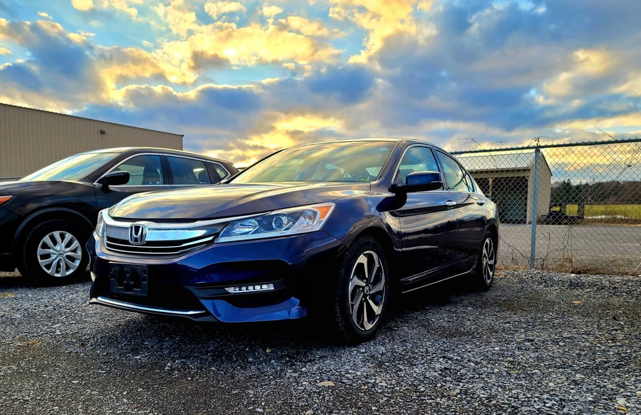 FRESH TRADE IN!  Honda Accord EX-L Edition with just 47k miles - Call "Uncle"